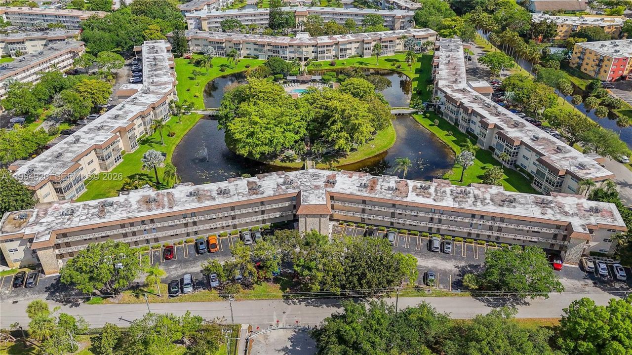 4701 NW 34th St, Unit 502, Lauderdale Lakes, FL 33319 Photo