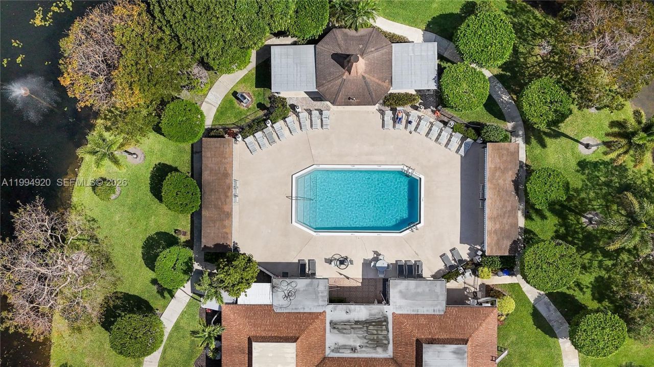 4701 NW 34th St, Unit 502, Lauderdale Lakes, FL 33319 Photo