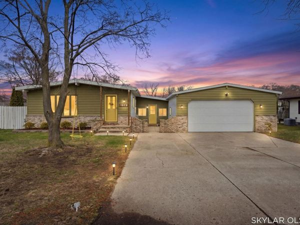 1872 Arbor Avenue, Norton Shores, MI 49441