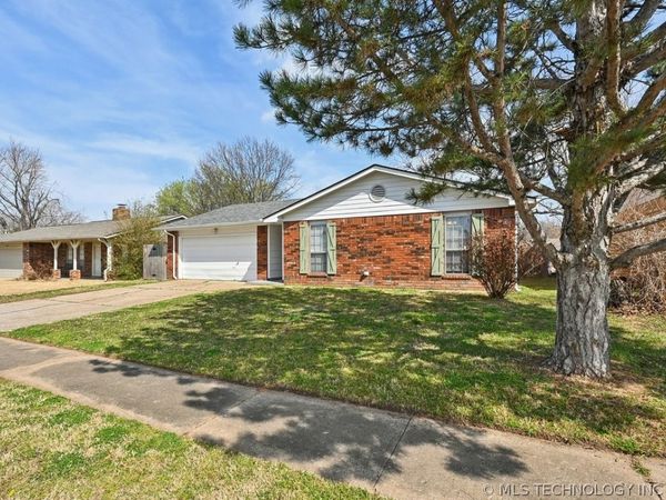 1693 S Sycamore Avenue, Broken Arrow, OK 74012