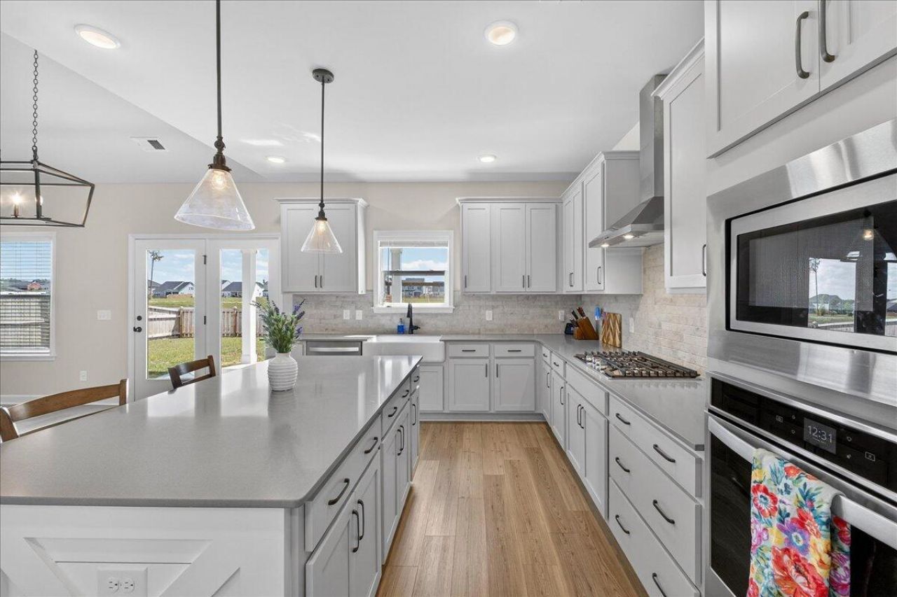 447 Navona Drive Photo 10