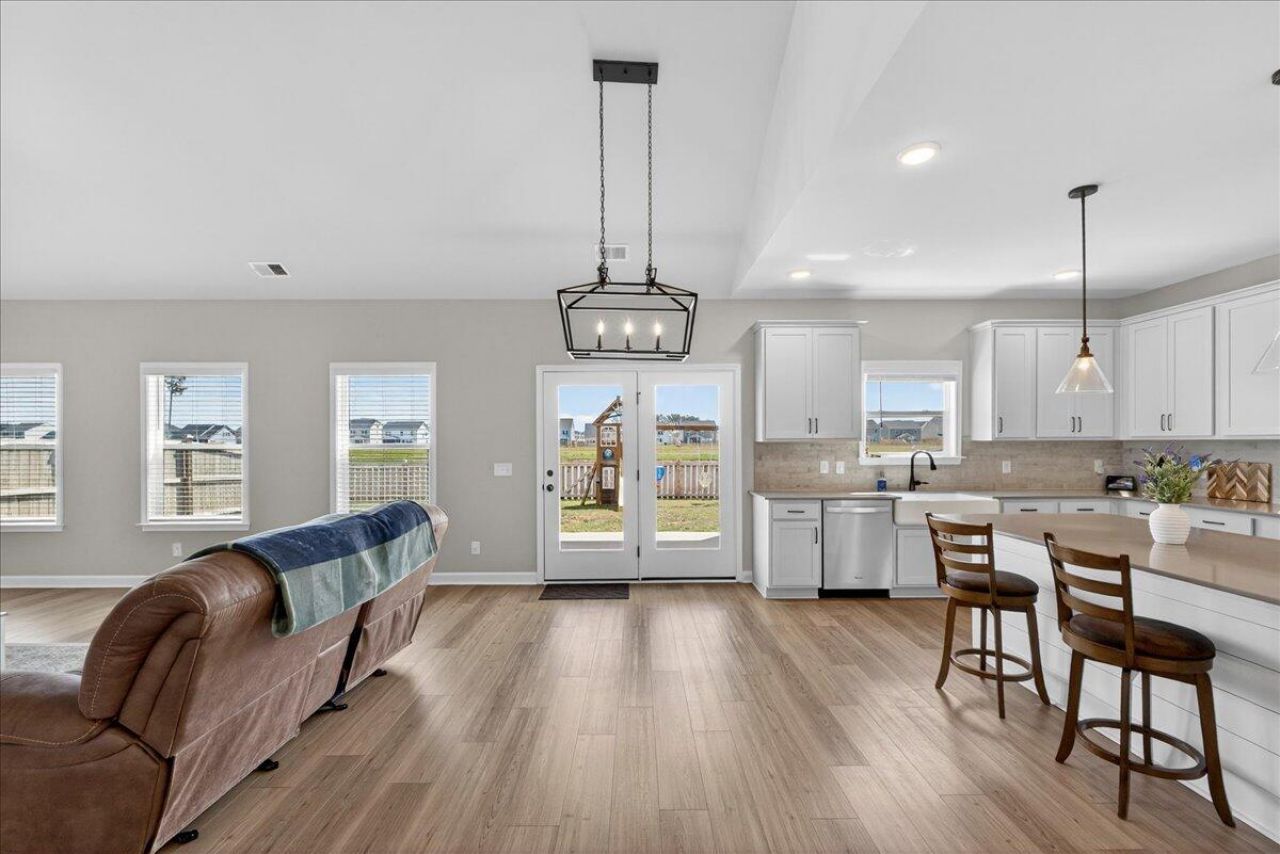 447 Navona Drive Photo 15