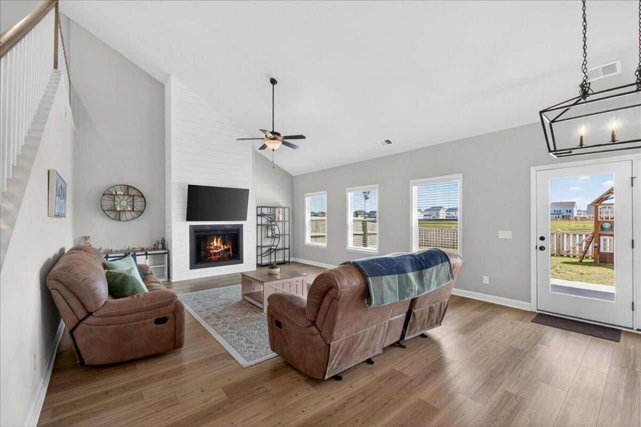 447 Navona Drive Photo 16