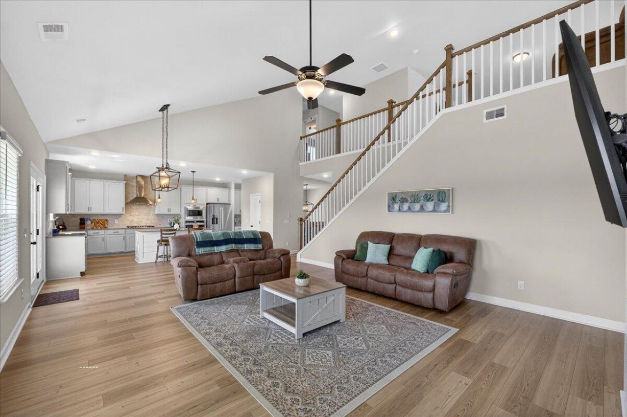 447 Navona Drive Photo 17