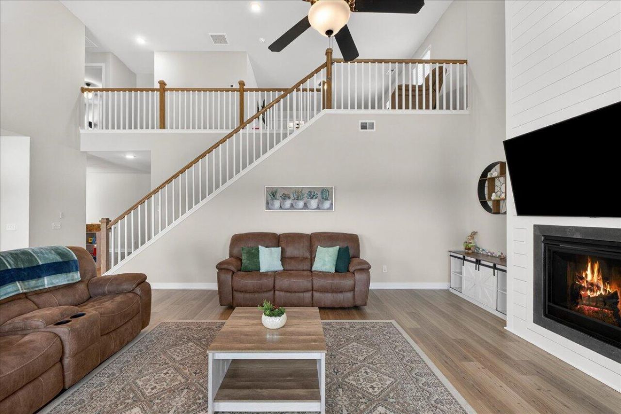 447 Navona Drive Photo 18