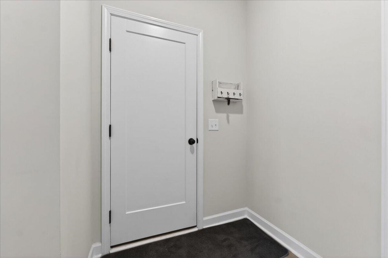 447 Navona Drive Photo 24