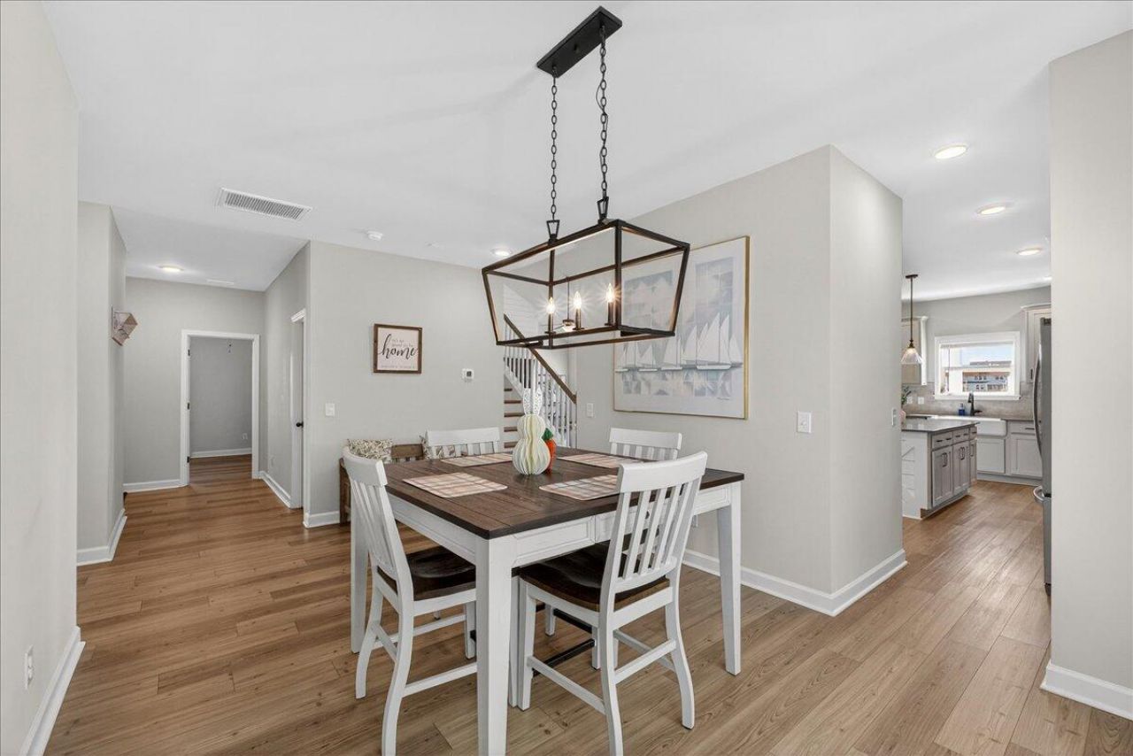 447 Navona Drive Photo 7