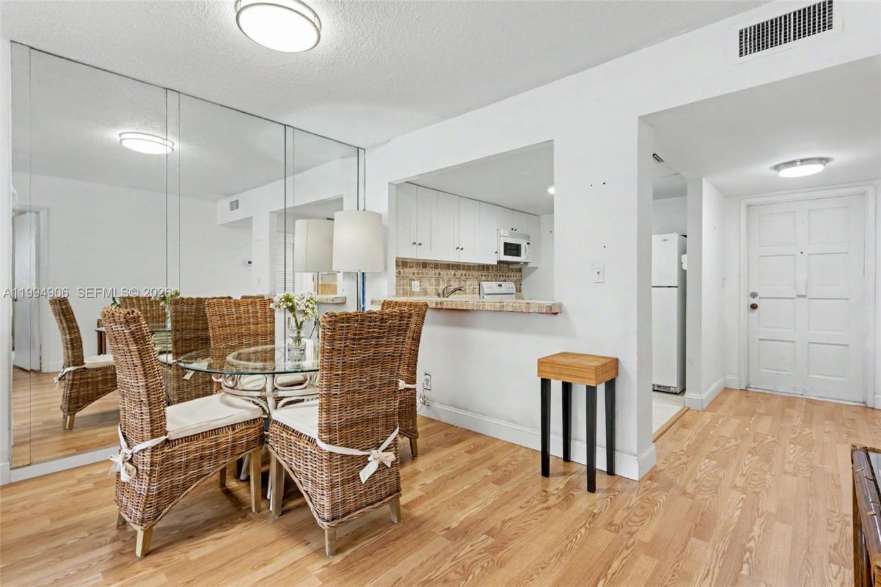 1000 Hillcrest Ct , Unit 215, Hollywood, FL 33021 Photo