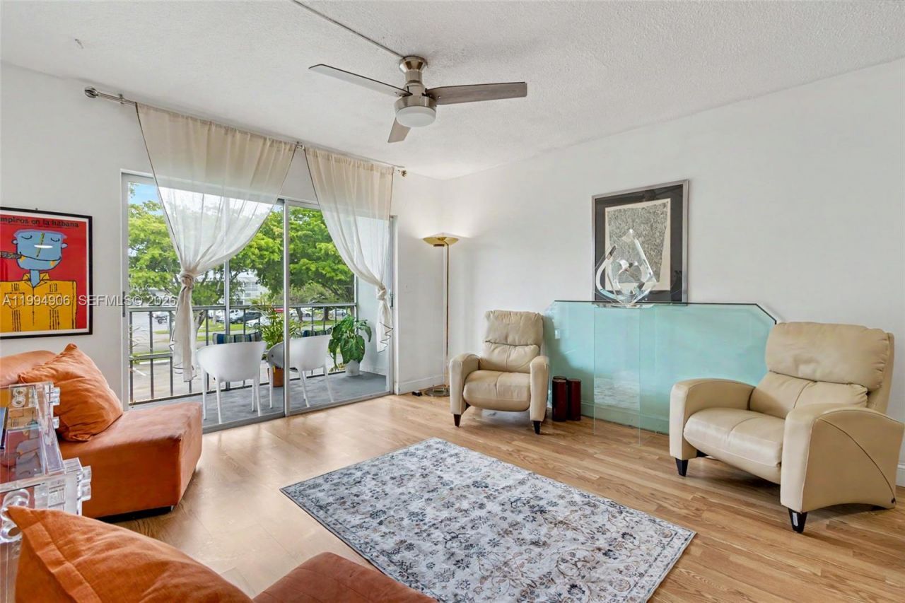 1000 Hillcrest Ct , Unit 215, Hollywood, FL 33021 Photo