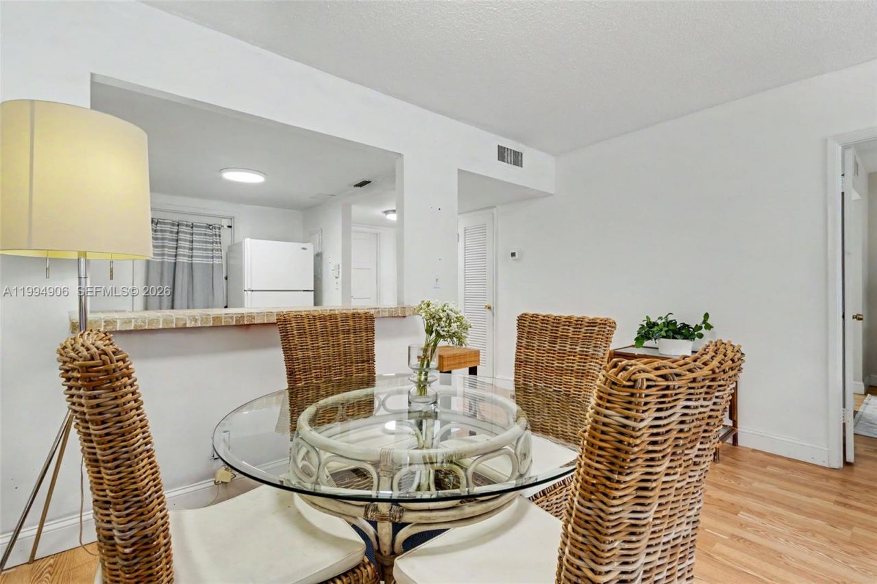 1000 Hillcrest Ct , Unit 215, Hollywood, FL 33021 Photo