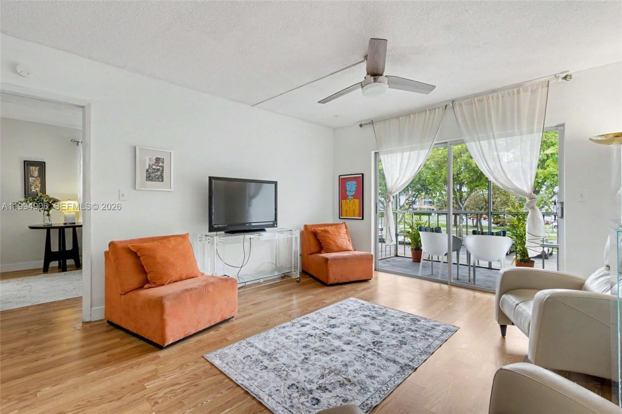 1000 Hillcrest Ct , Unit 215, Hollywood, FL 33021 Photo