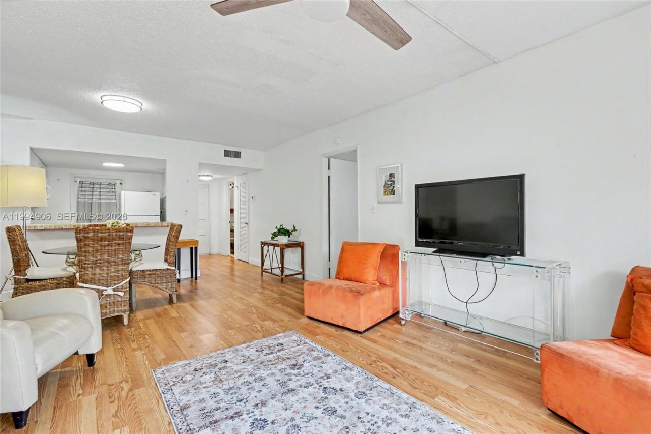 1000 Hillcrest Ct , Unit 215, Hollywood, FL 33021 Photo