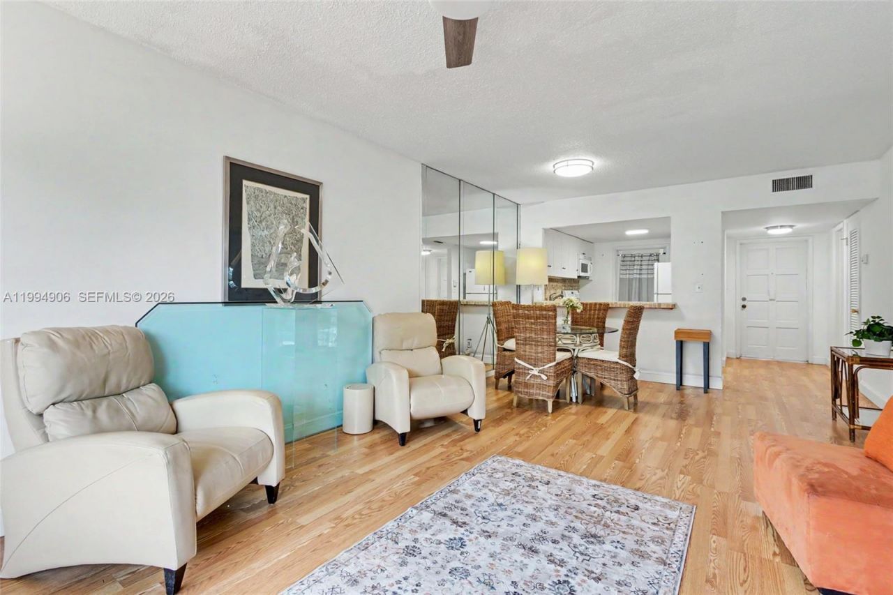 1000 Hillcrest Ct , Unit 215, Hollywood, FL 33021 Photo