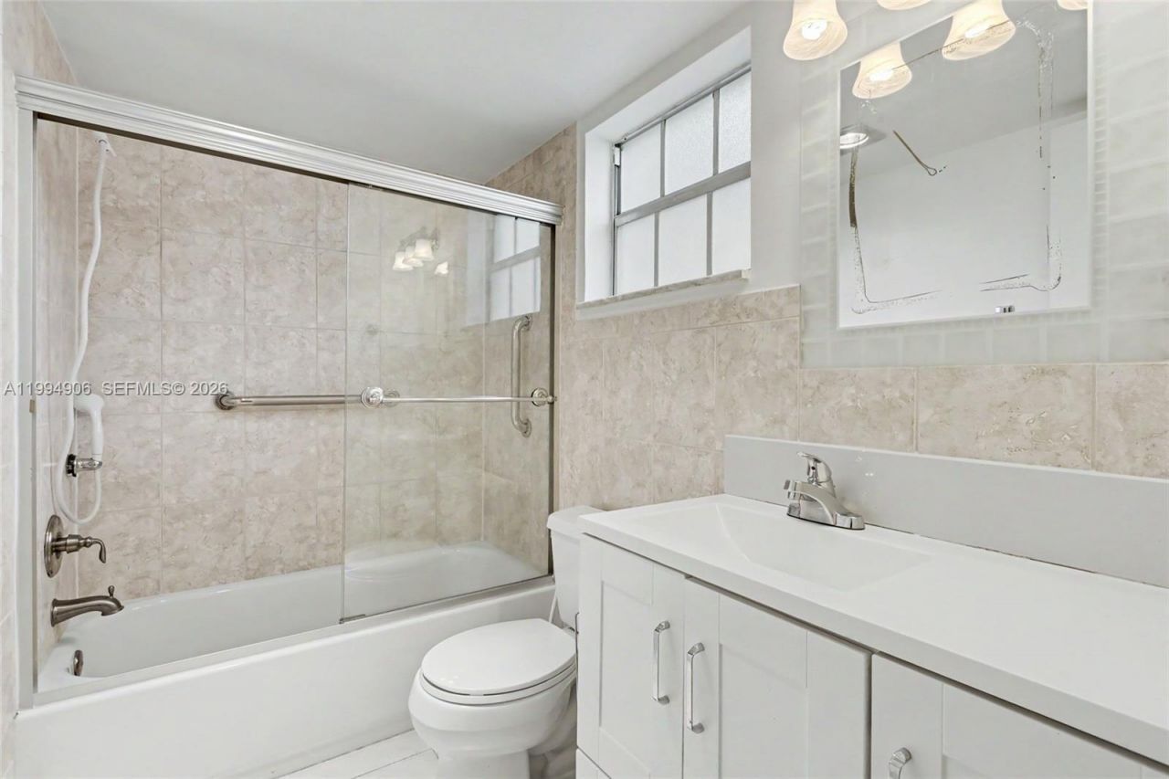 1000 Hillcrest Ct , Unit 215, Hollywood, FL 33021 Photo