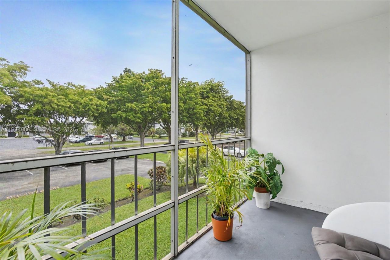 1000 Hillcrest Ct , Unit 215, Hollywood, FL 33021 Photo