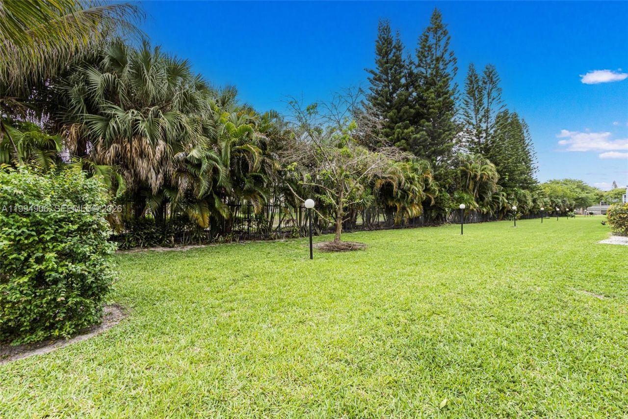 1000 Hillcrest Ct , Unit 215, Hollywood, FL 33021 Photo