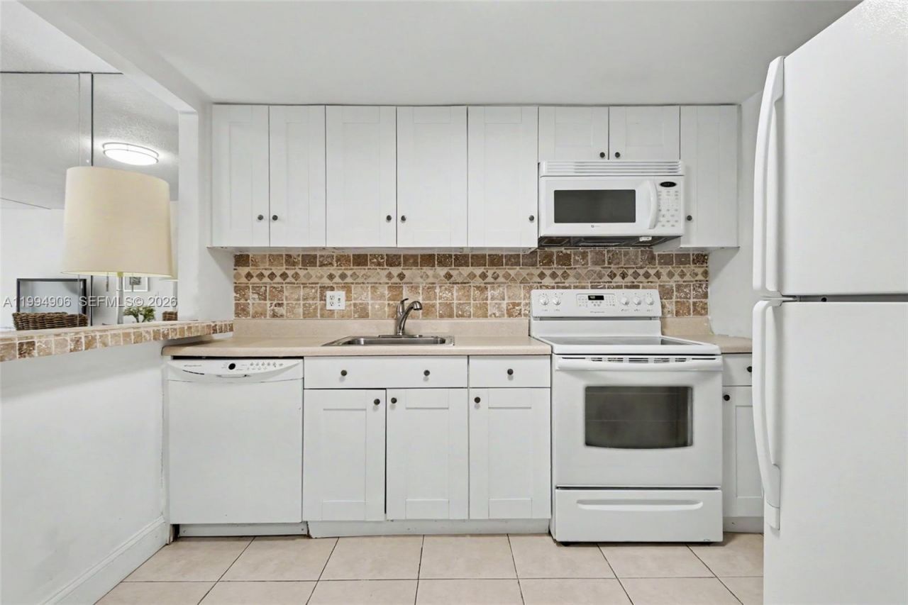 1000 Hillcrest Ct , Unit 215, Hollywood, FL 33021 Photo