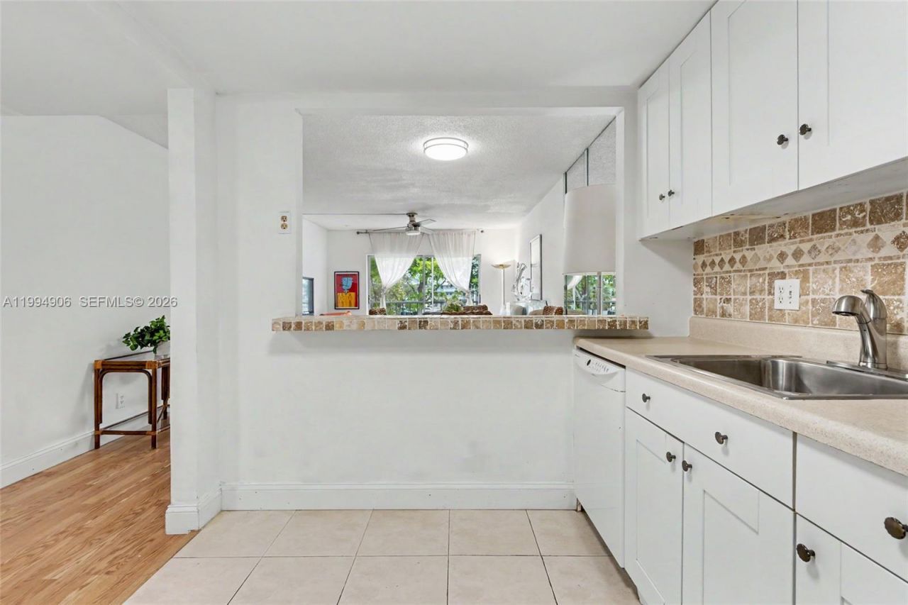 1000 Hillcrest Ct , Unit 215, Hollywood, FL 33021 Photo