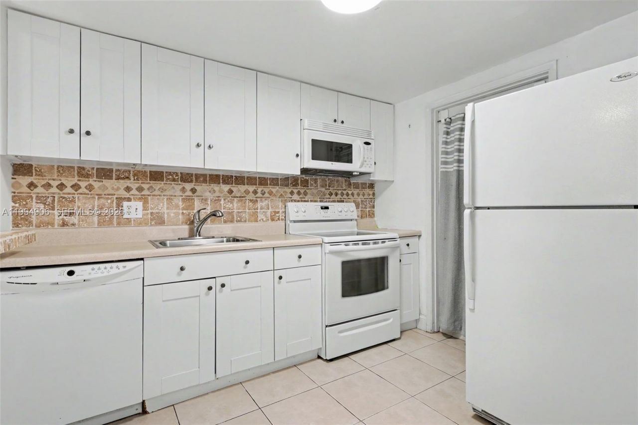 1000 Hillcrest Ct , Unit 215, Hollywood, FL 33021 Photo