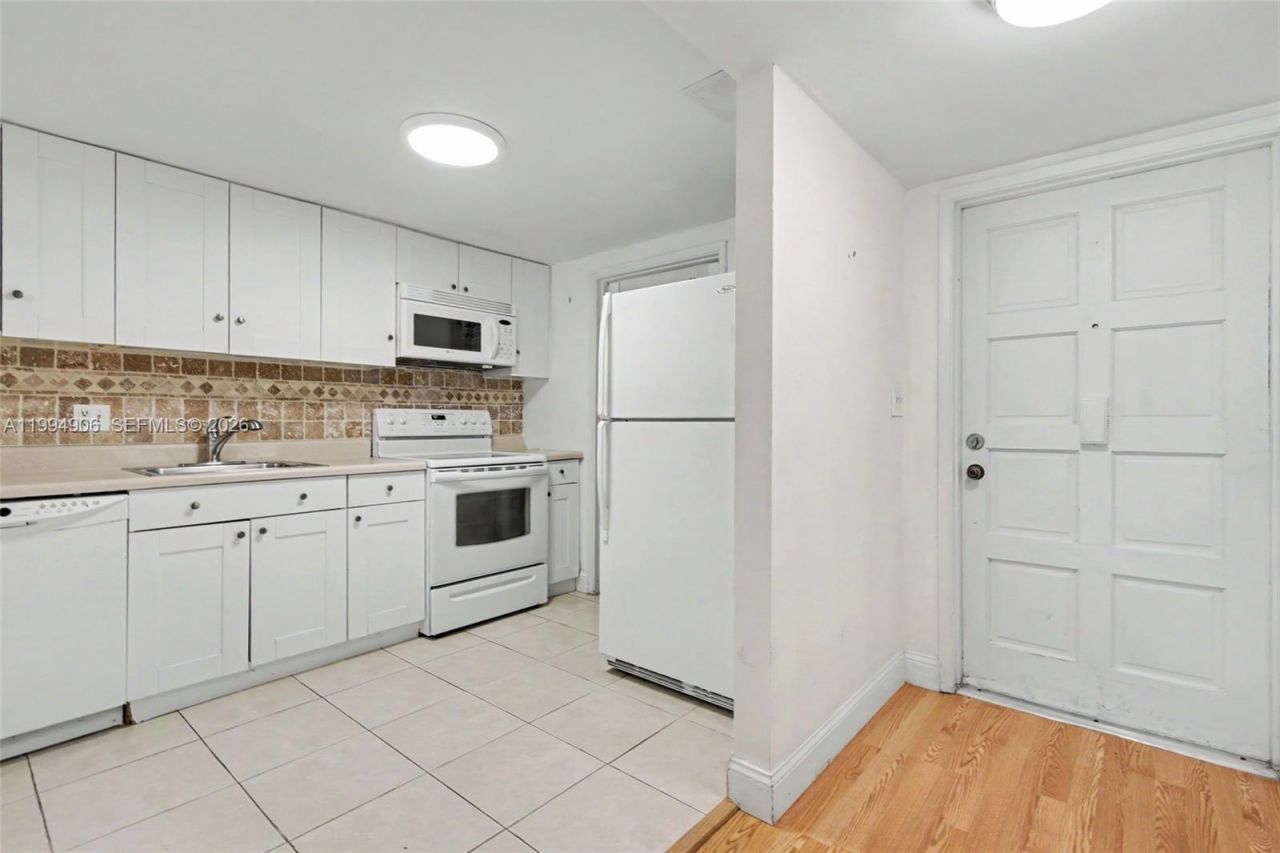 1000 Hillcrest Ct , Unit 215, Hollywood, FL 33021 Photo