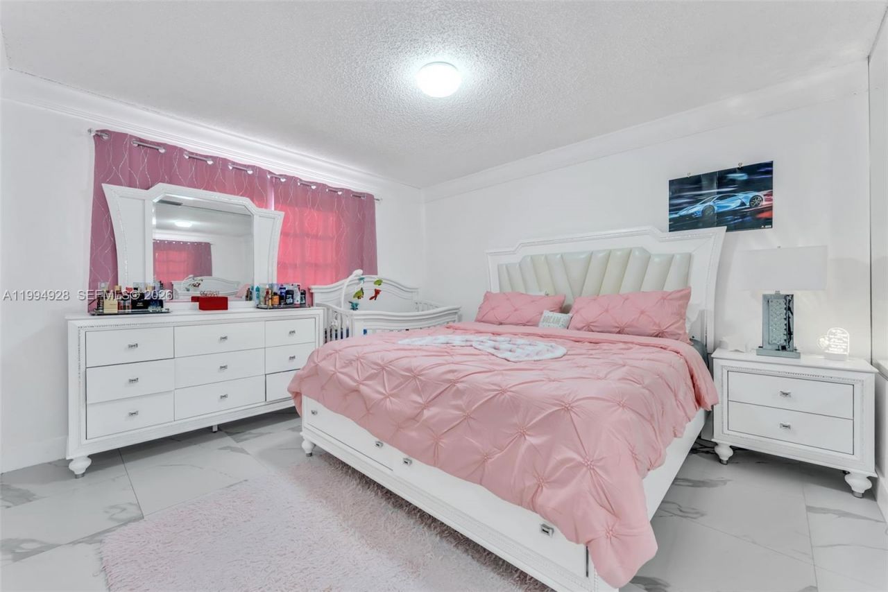 8820 SW 27th St , Miami, FL 33165 Photo