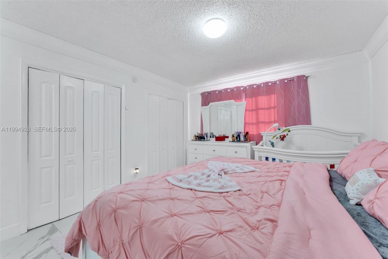 8820 SW 27th St , Miami, FL 33165 Photo