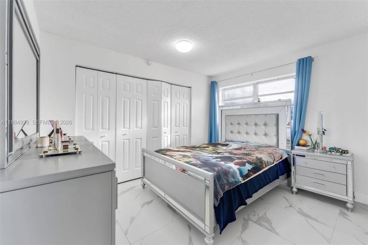 8820 SW 27th St , Miami, FL 33165 Photo