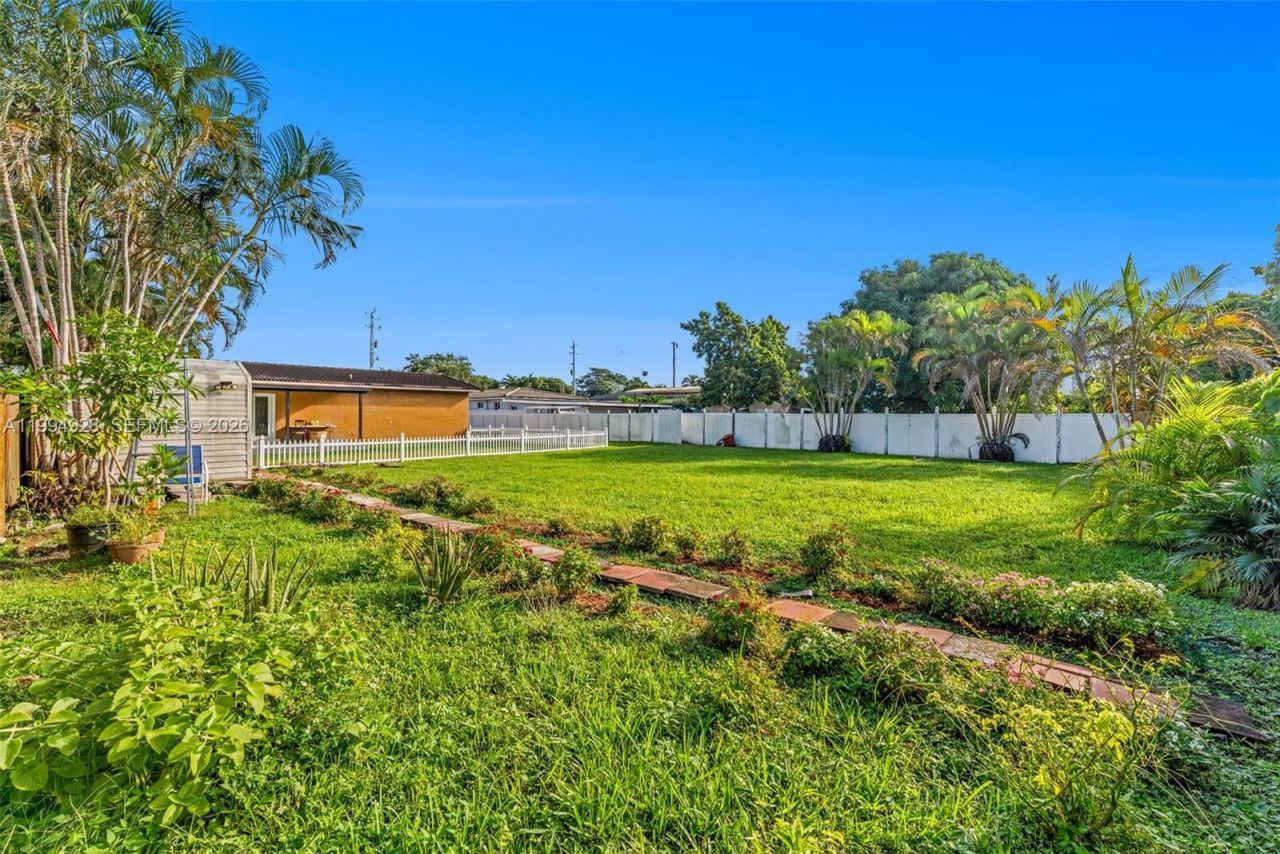 8820 SW 27th St , Miami, FL 33165 Photo