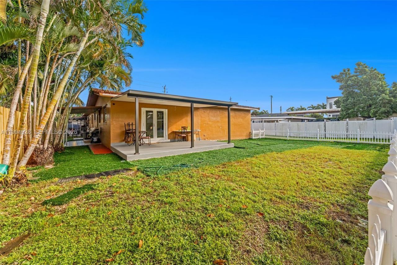 8820 SW 27th St , Miami, FL 33165 Photo