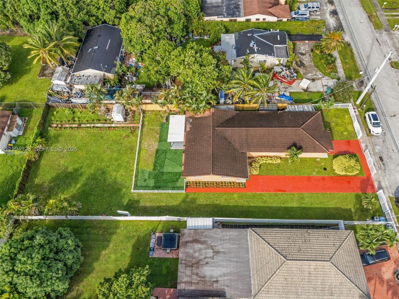 8820 SW 27th St , Miami, FL 33165 Photo