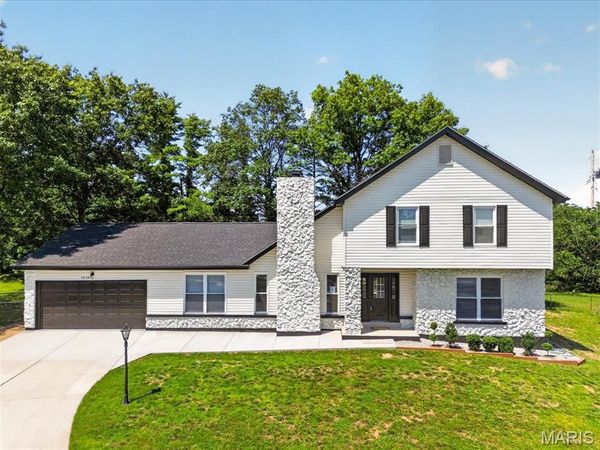 5039 Amber Place Drive, St Louis, MO 63128
