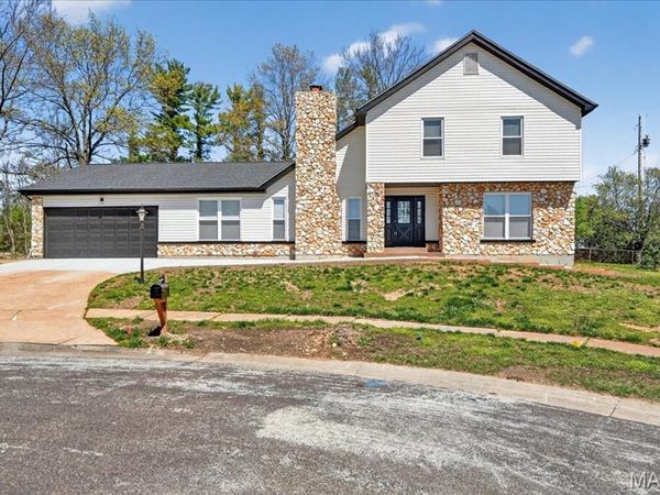 5039 Amber Place Drive, St Louis, MO 63128