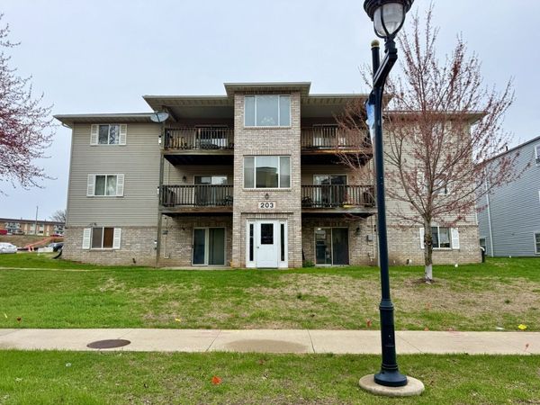 203 5th Street , Unit 4, Coralville, IA 52241