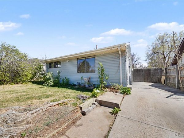 956 Macon Street , Aurora, CO 80010