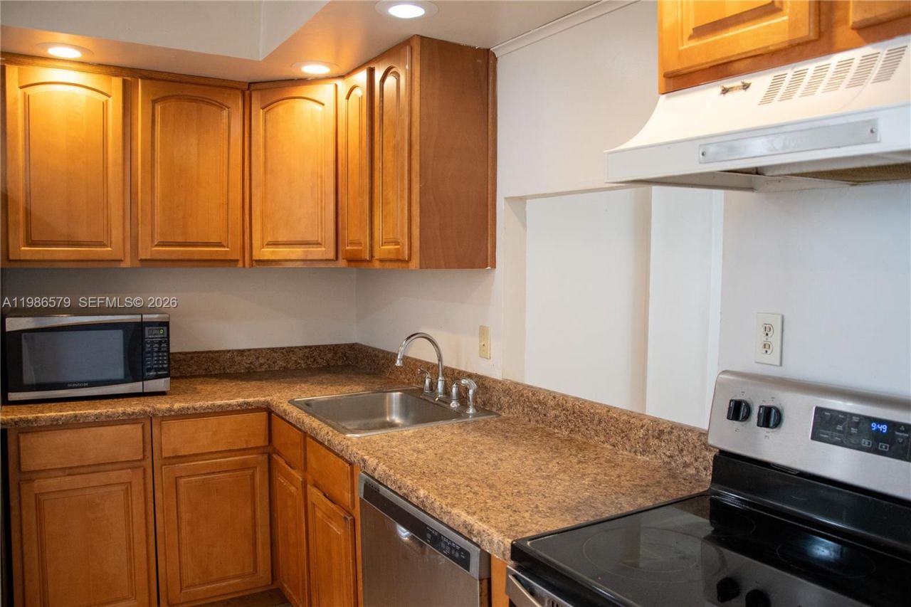 505 E Dania Beach Blvd , Unit 4-2E, Dania Beach, FL 33004 Photo