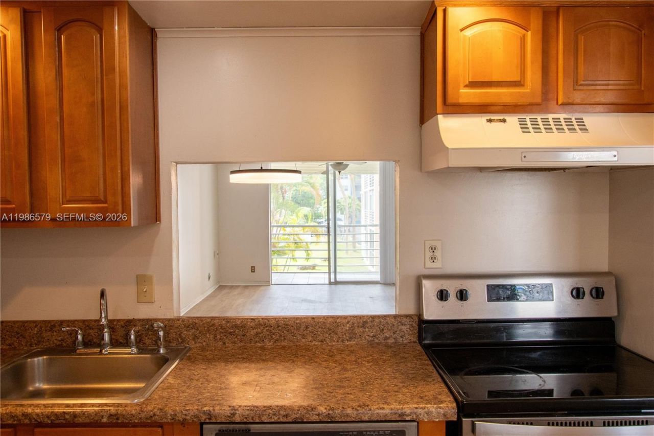 505 E Dania Beach Blvd , Unit 4-2E, Dania Beach, FL 33004 Photo