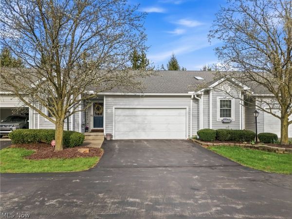 127 Greenfield Oval NW, Warren, OH 44483