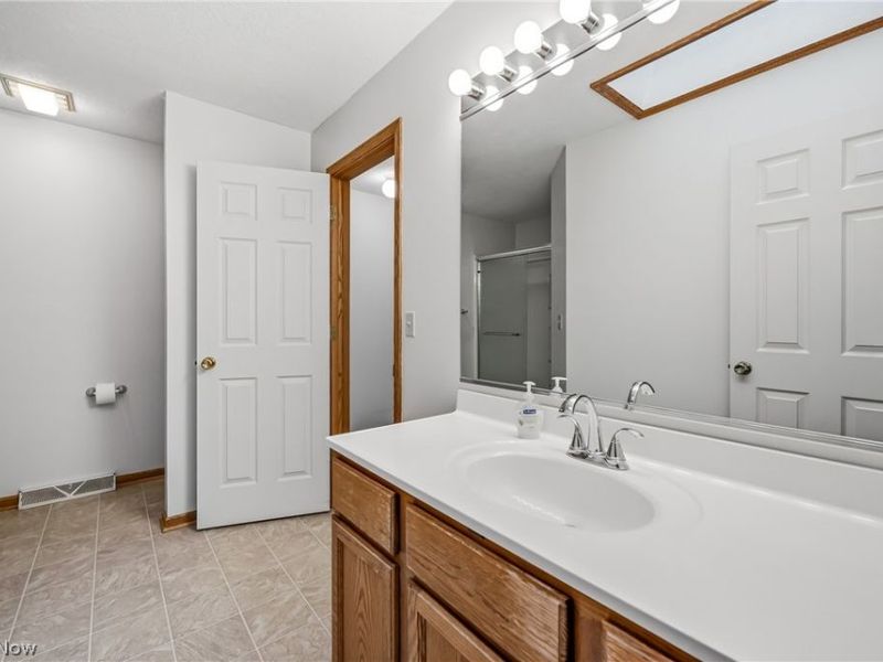 127 Greenfield Oval NW, Warren, OH 44483 Photo 17