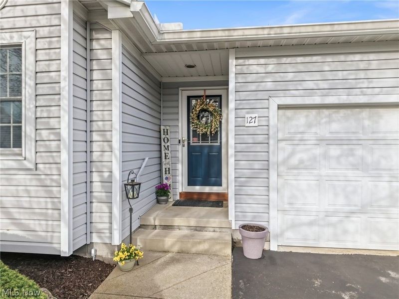 127 Greenfield Oval NW, Warren, OH 44483 Photo 2