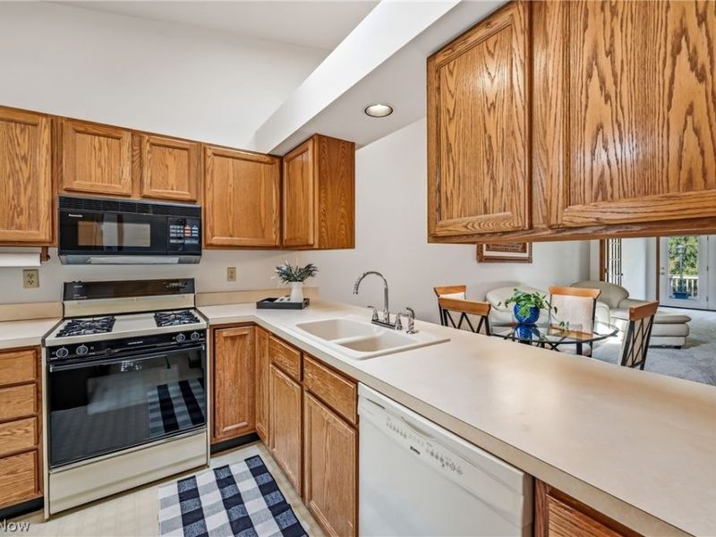 127 Greenfield Oval NW, Warren, OH 44483 Photo 3