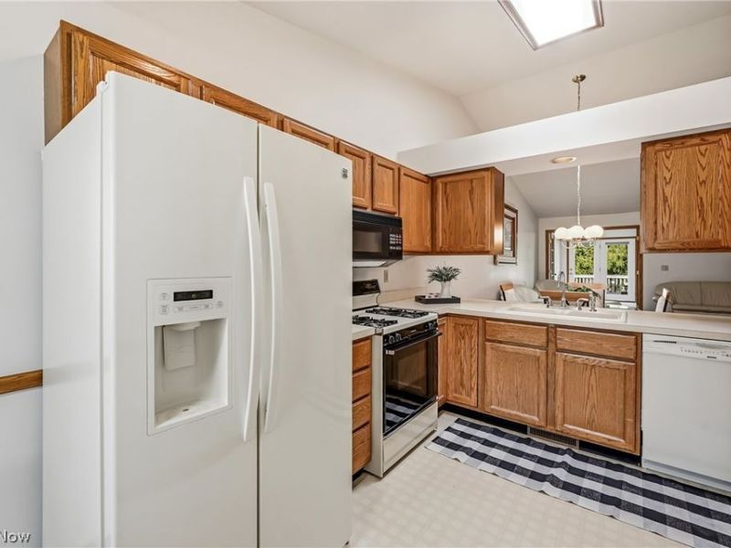 127 Greenfield Oval NW, Warren, OH 44483 Photo 4