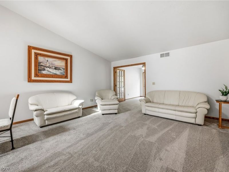 127 Greenfield Oval NW, Warren, OH 44483 Photo 9