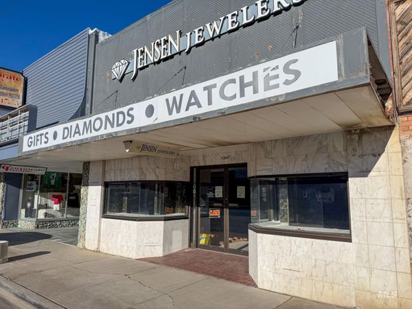 1241 Overland Ave, Burley, ID 83318