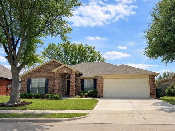 208 creek point Lane, Mansfield, TX 76002