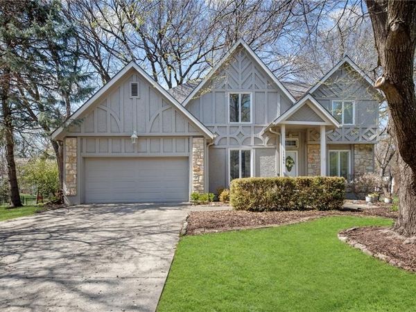 11606 Hemlock Street, Overland Park, KS 66210