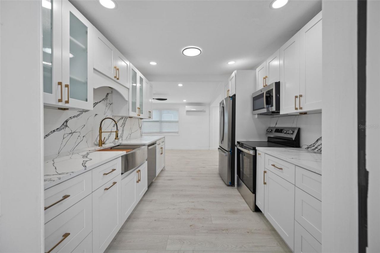 6908 11th Avenue E, Palmetto, FL 34221 Photo