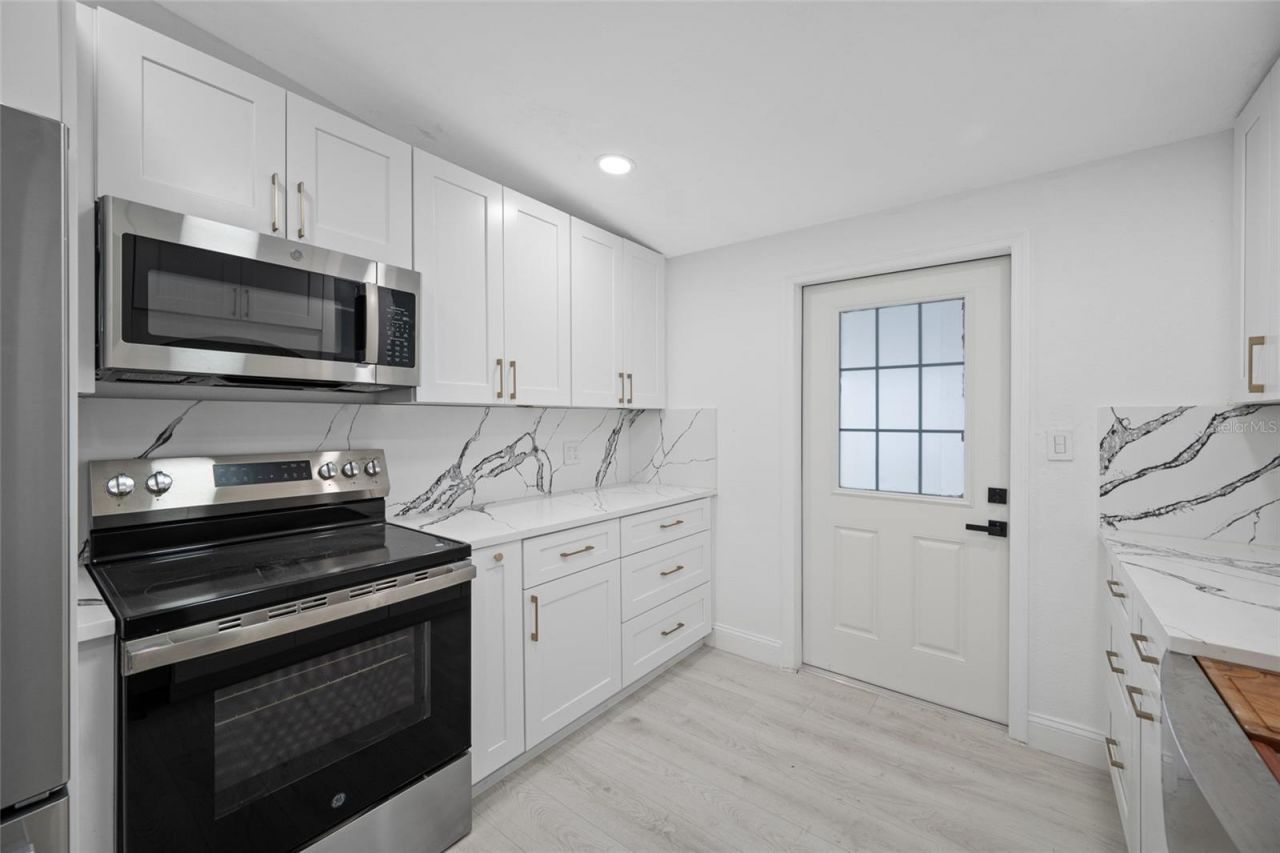 6908 11th Avenue E, Palmetto, FL 34221 Photo