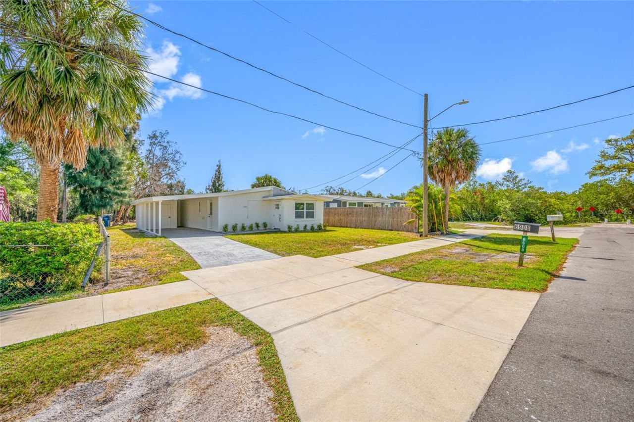 6908 11th Avenue E, Palmetto, FL 34221 Photo