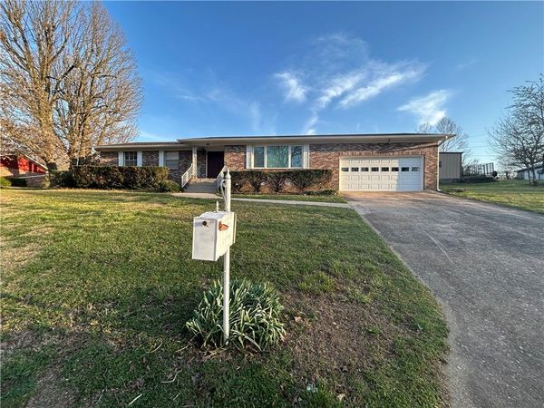 206 Roberta Drive, Harrison, AR 72601