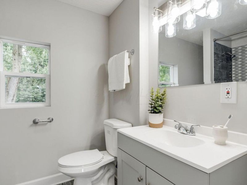 203 N Wheatland Avenue , Columbus, OH 43204 Photo 8